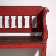 Banc ancien peint rouge en pin à dossier tourné – Europe centrale, vers 1900