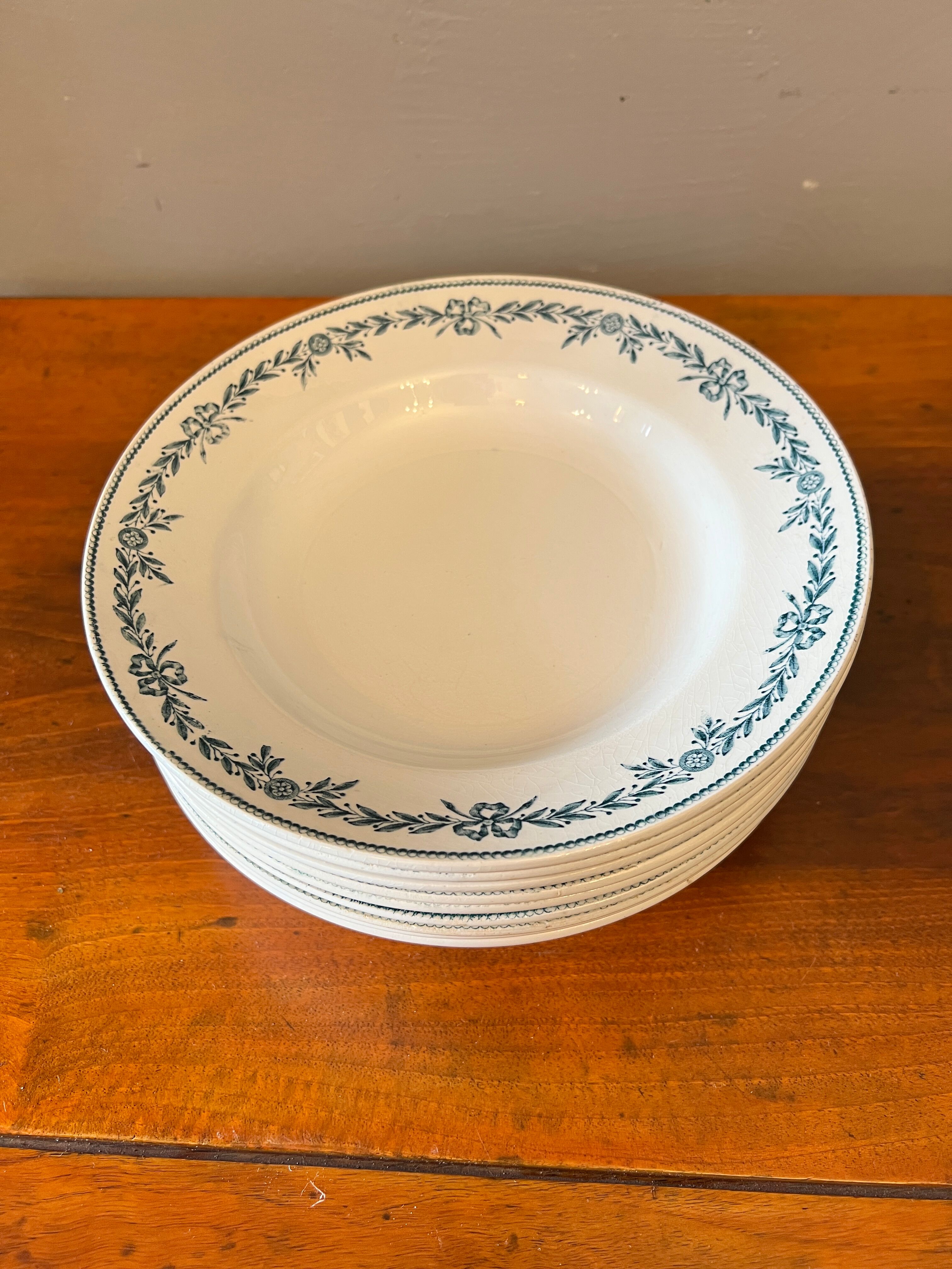 BHV - 9 hollow plates in old earthenware model Lauriers