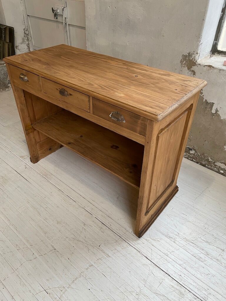 Pine shopping counter