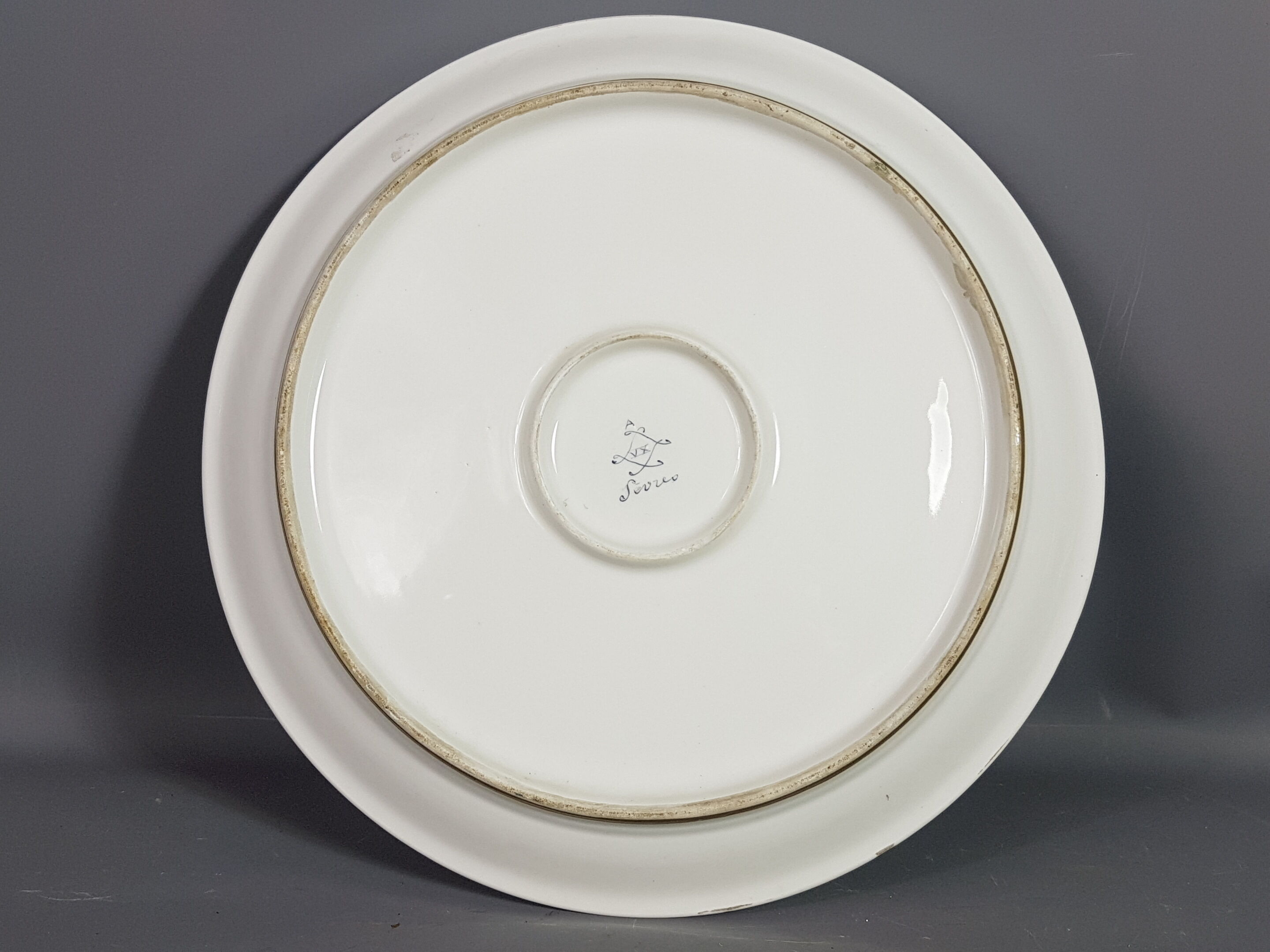 Flat porcelain beautiful floral decoration brand apocrypha of Sèvres BS