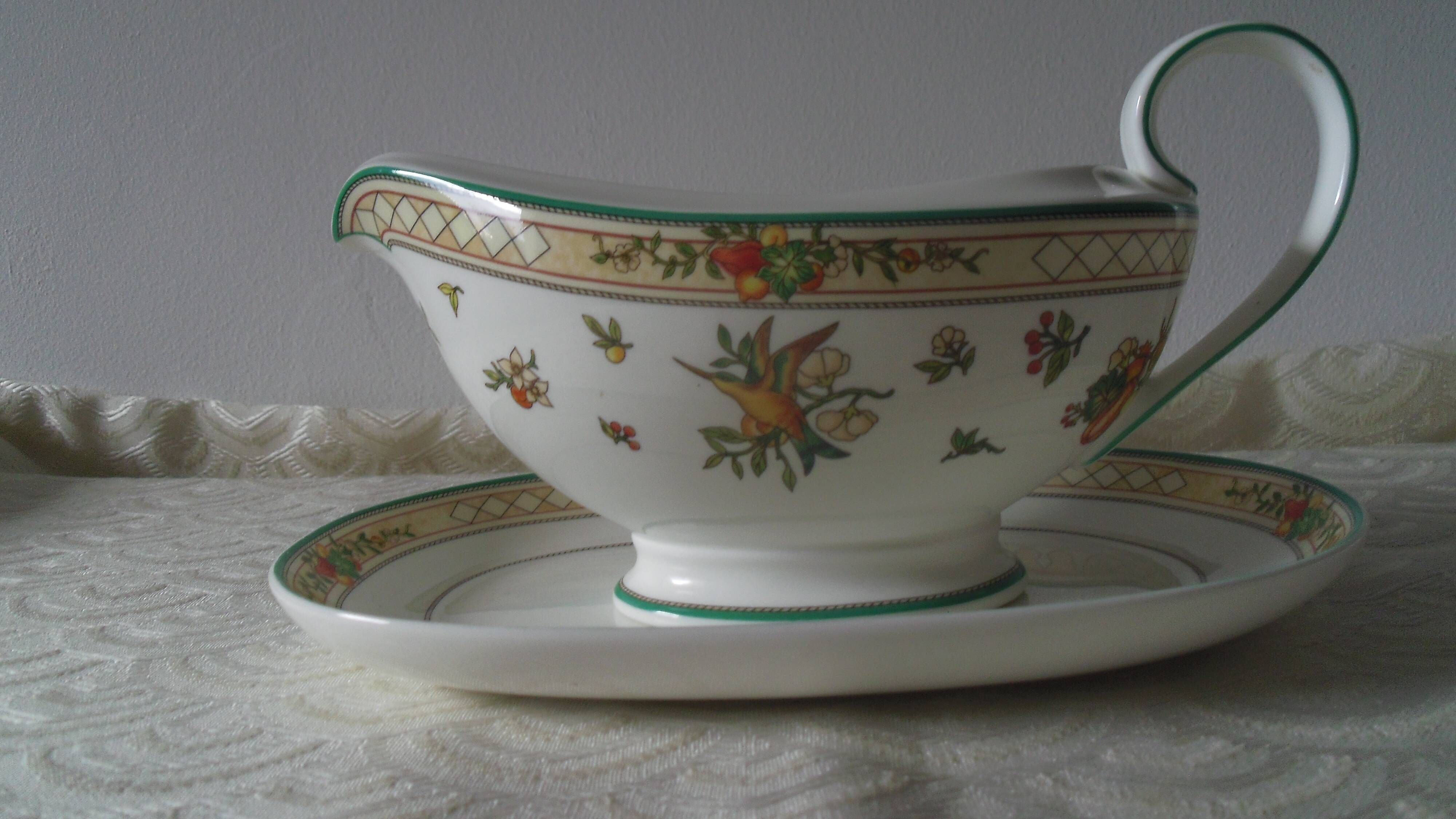 Villeroy&Boch porcelain gravy boat