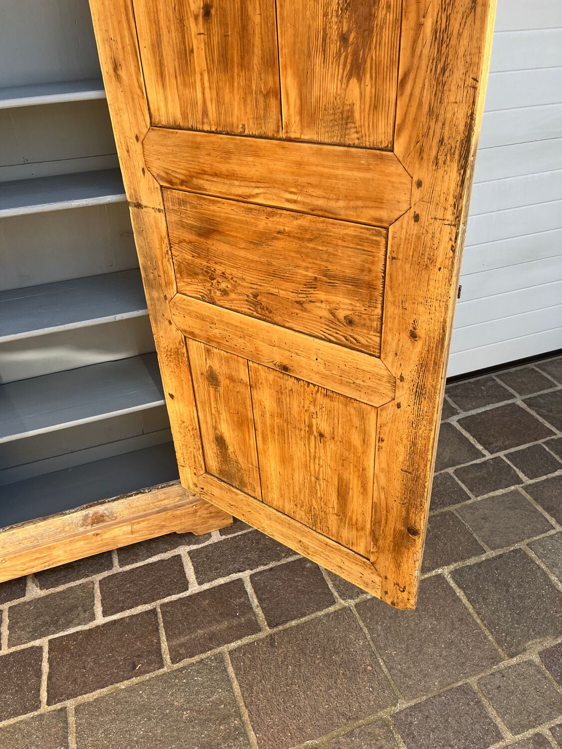 Parisian wardrobe/hosiery