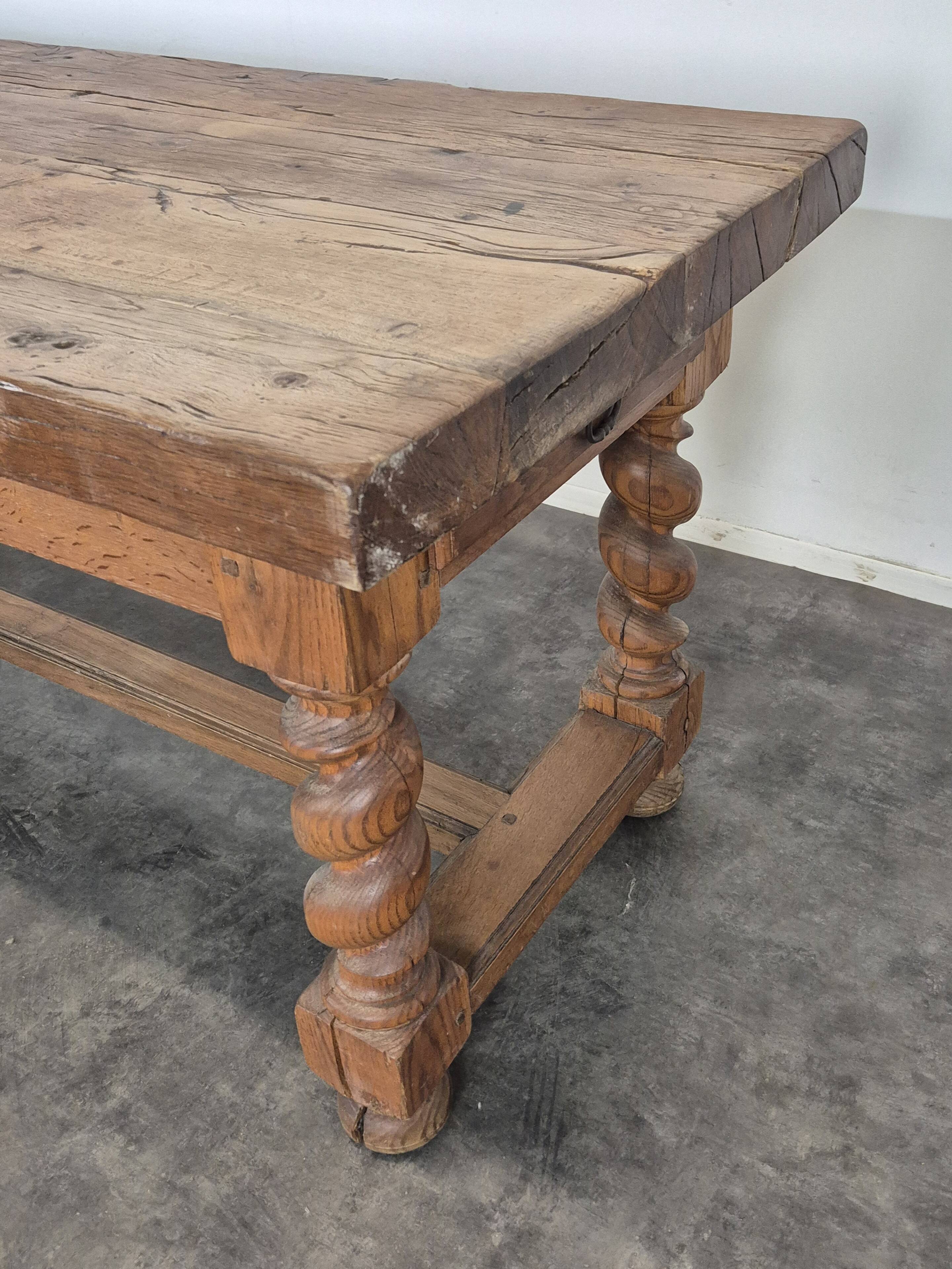 Table de ferme en chêne massif de style Louis XIII