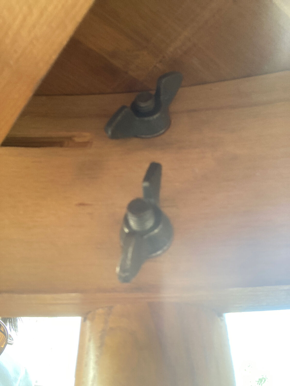 Scandinavian extendable round table