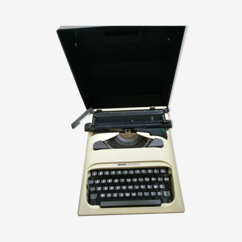 Machine a écrire Olivetti Lettera 10
