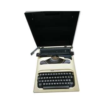 Machine a écrire Olivetti Lettera 10