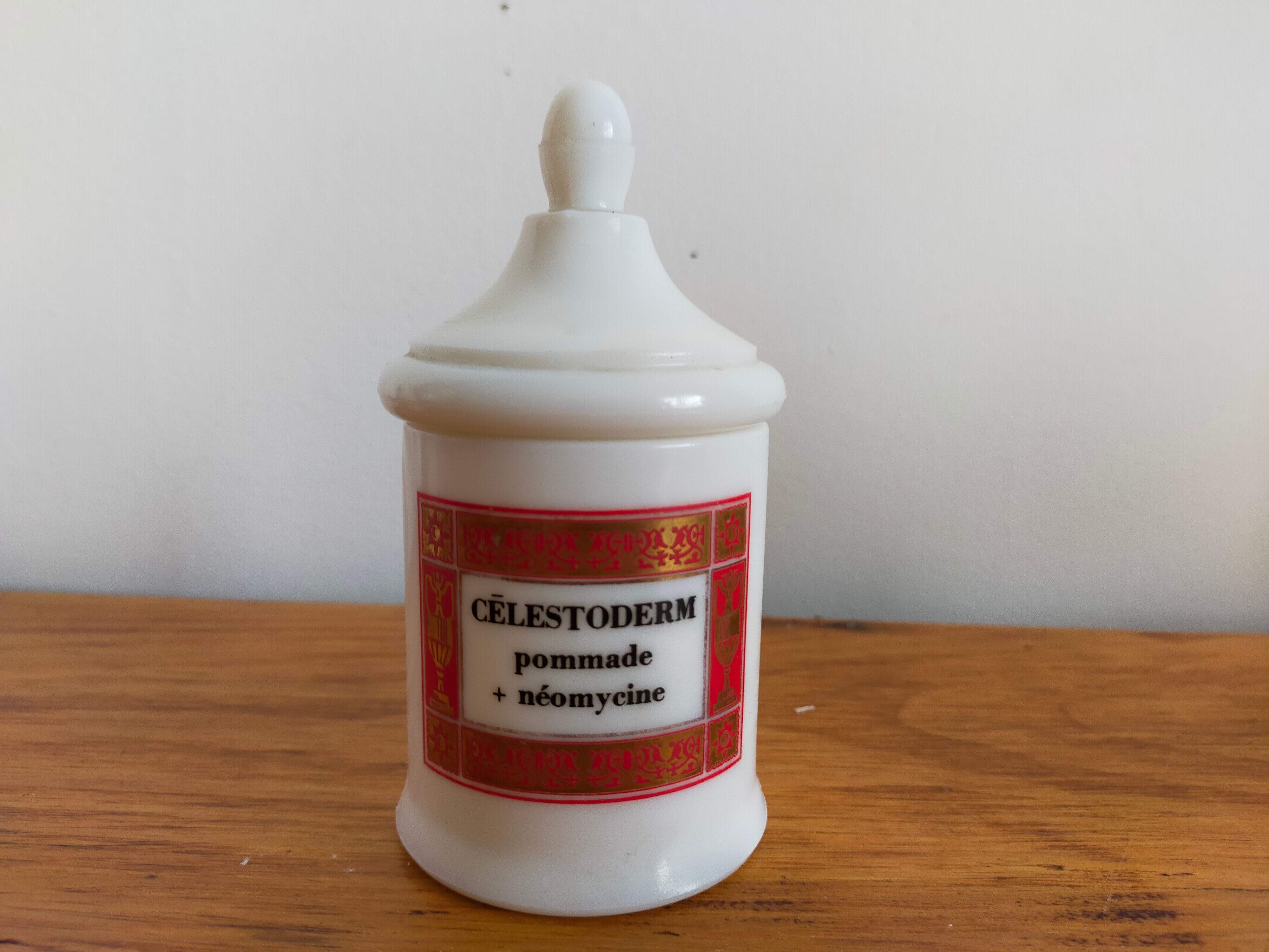 Set of 3 vintage pharmacy jars in apothecary opaline