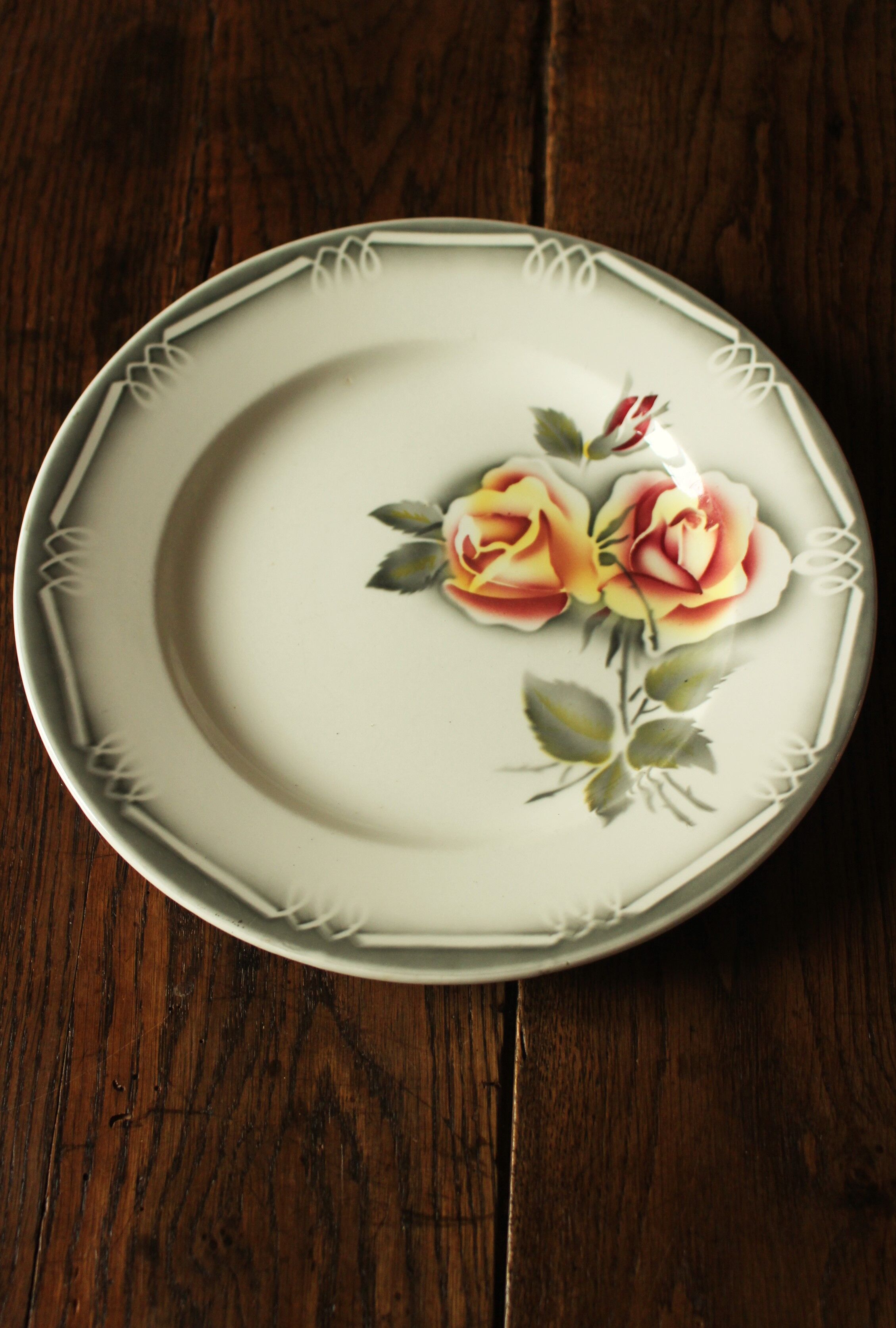 Round dish Digoin Sarreguemines Adèle pink green