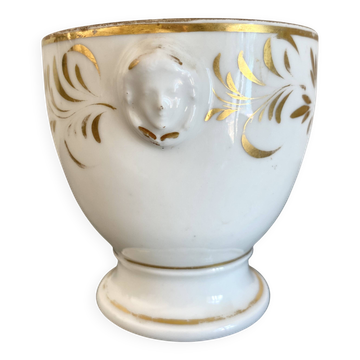 Ceramic pot with antique heads