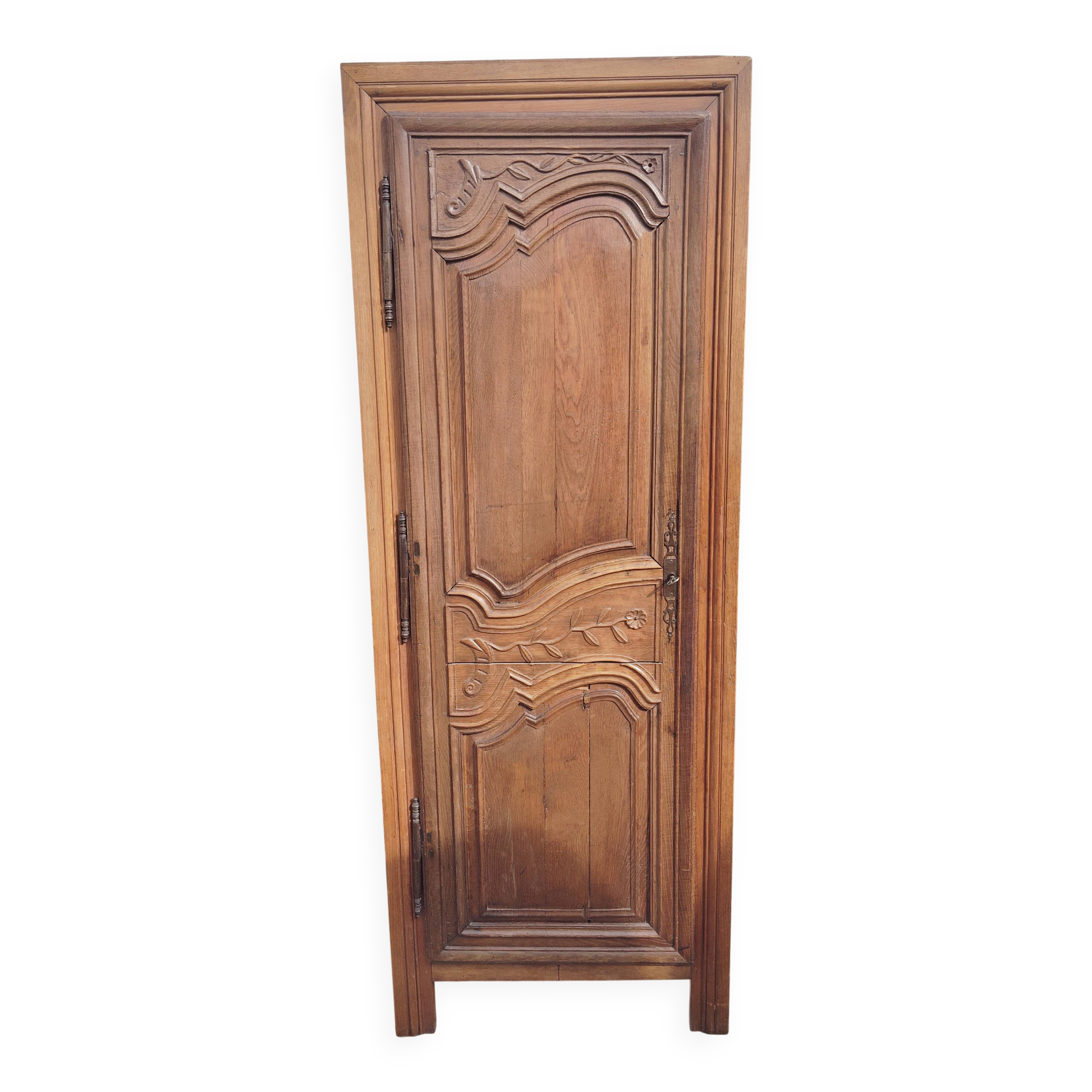 Antique oak bonnetière