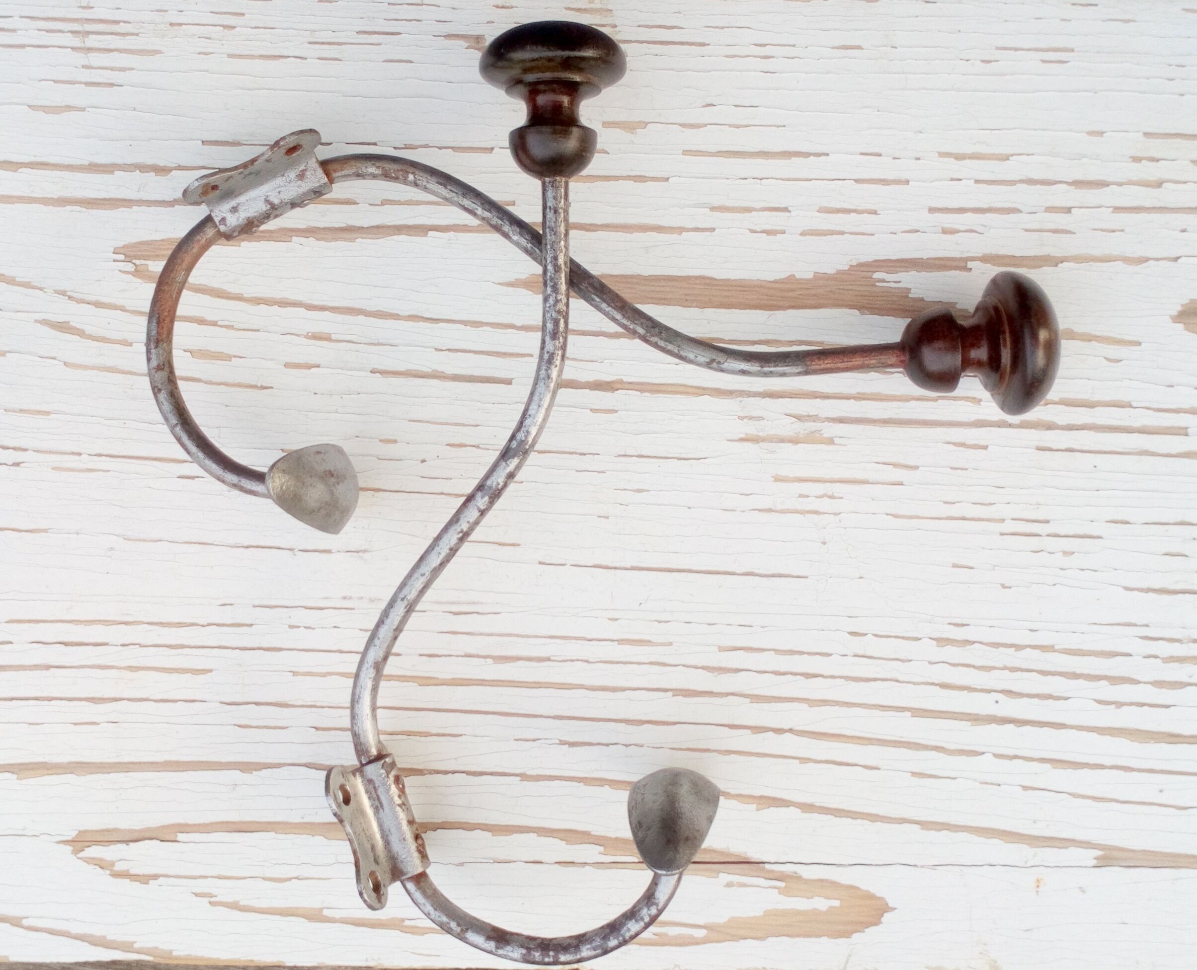 Double hooks in metal and wood