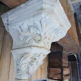 Stand, corbel, wall console in stucco with leaf ornament