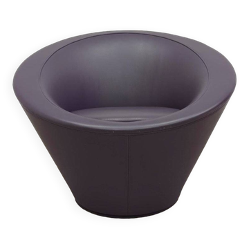 Fauteuil Girola de chez Tacchini en cuir violet