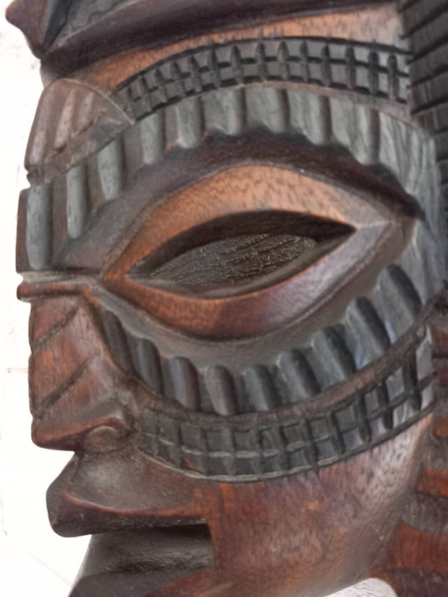 Masque tribal en bois