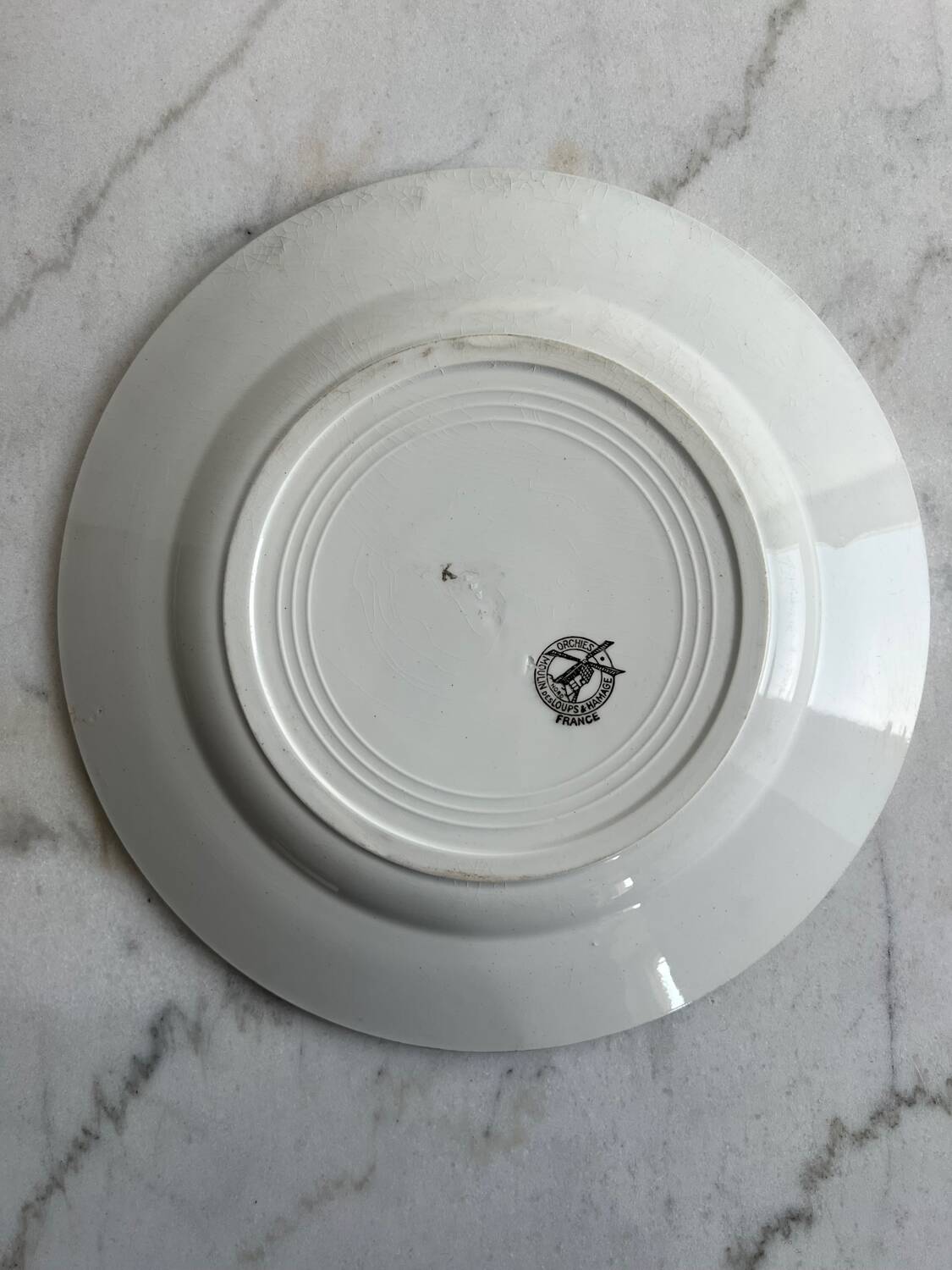 Moulin des loups round presentation dish