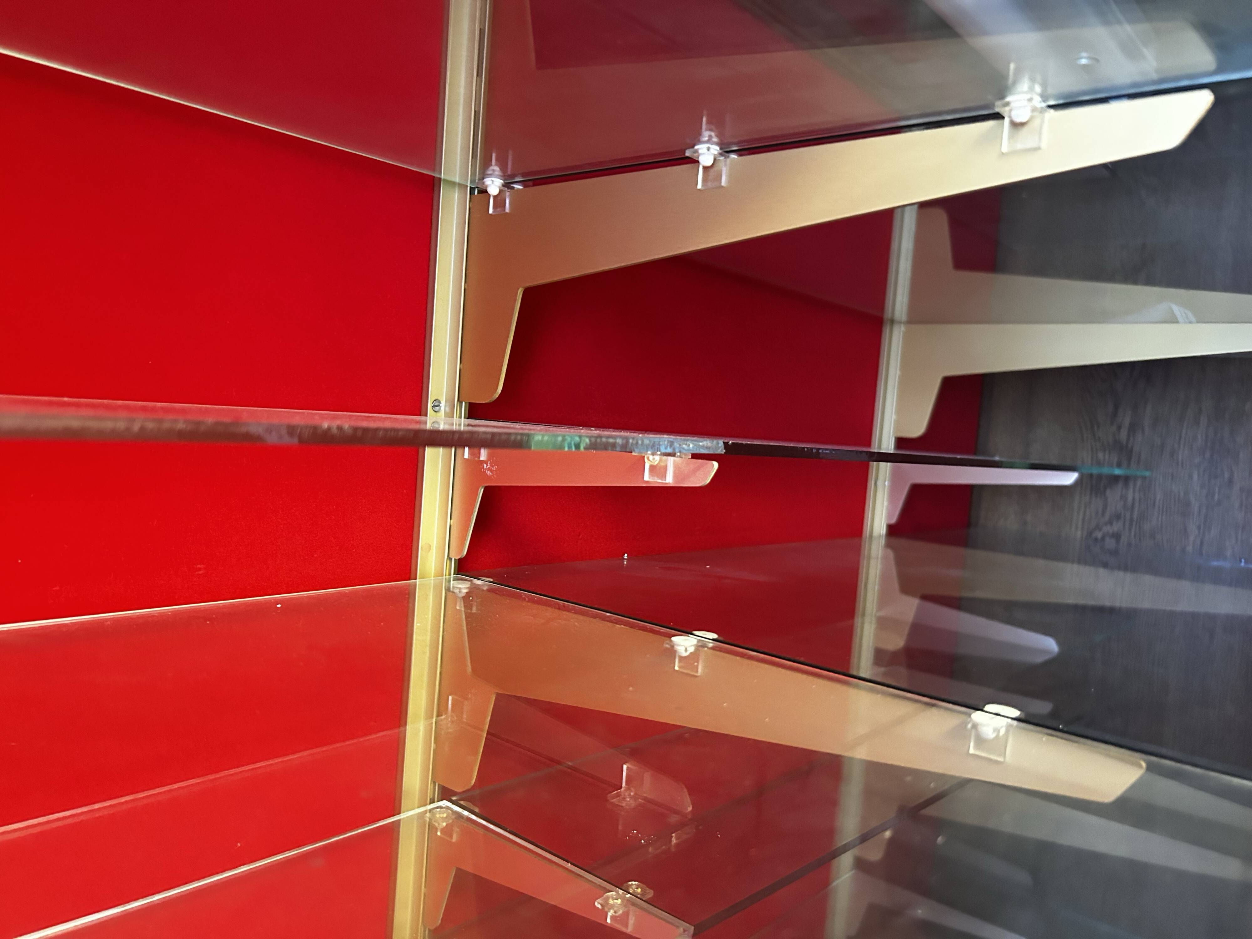 Paire de vitrines vintage en bois et verre