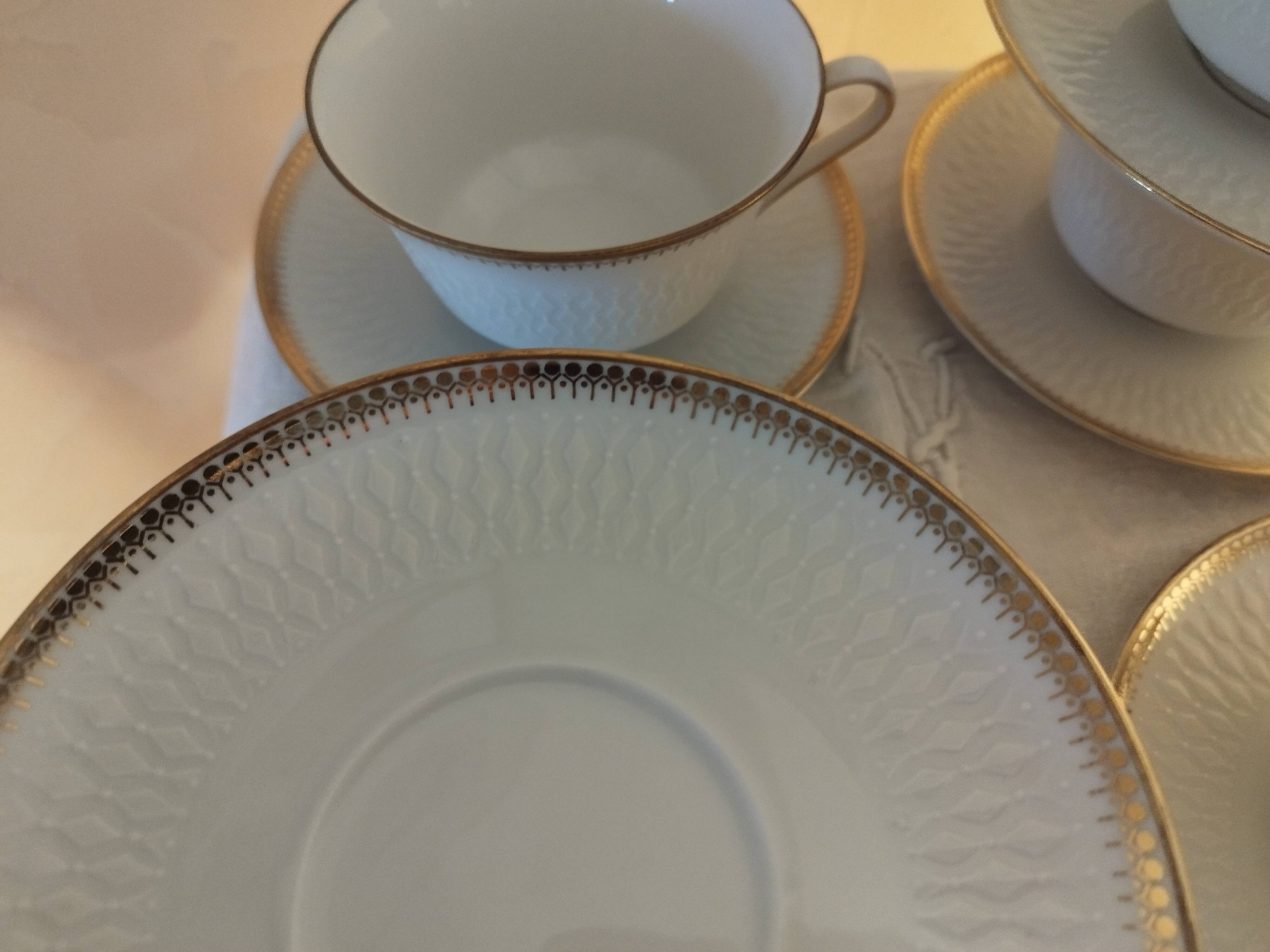 Set de 6 tasses à thé blanches et or