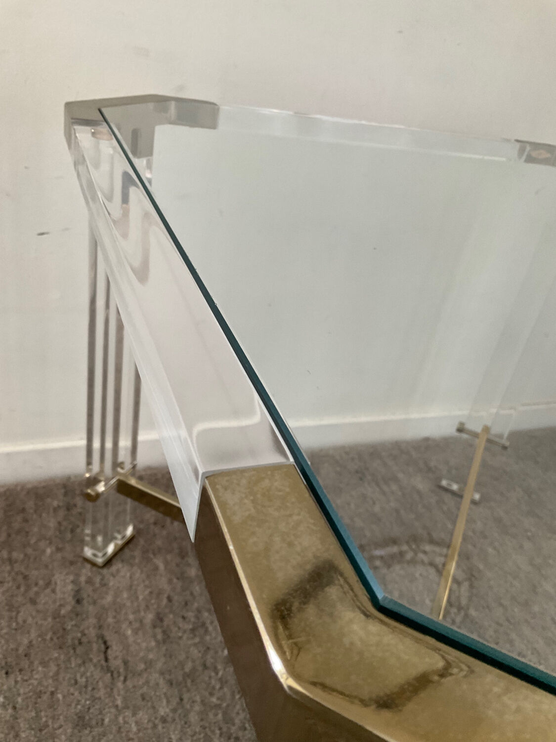Vintage coffee table in lucite and brass 60s-70s