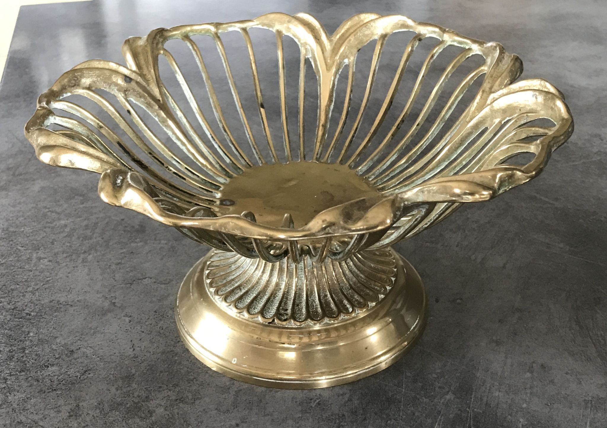 Stand cup or vintage basket of floral shape in golden brass, italy
