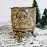 Brass pot repelled Bourdon