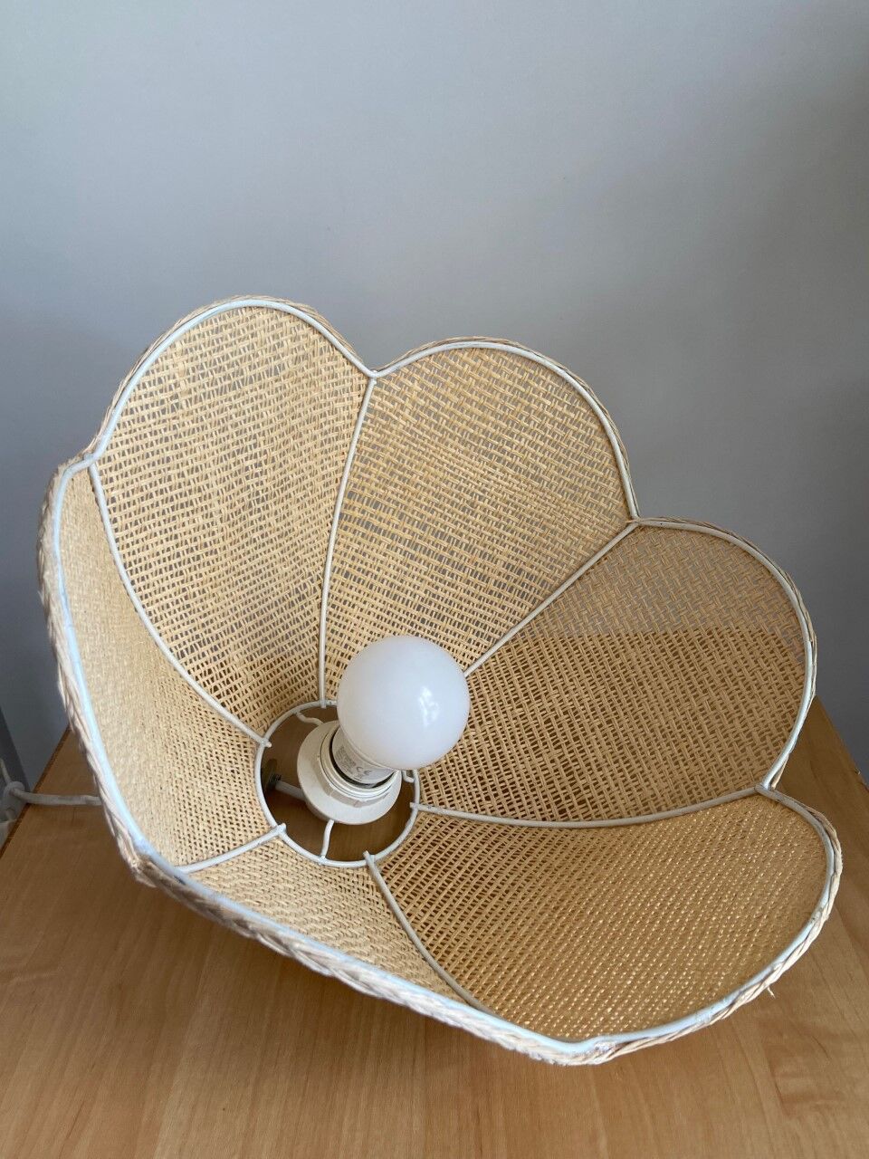 Rattan suspension, cannage flower shape