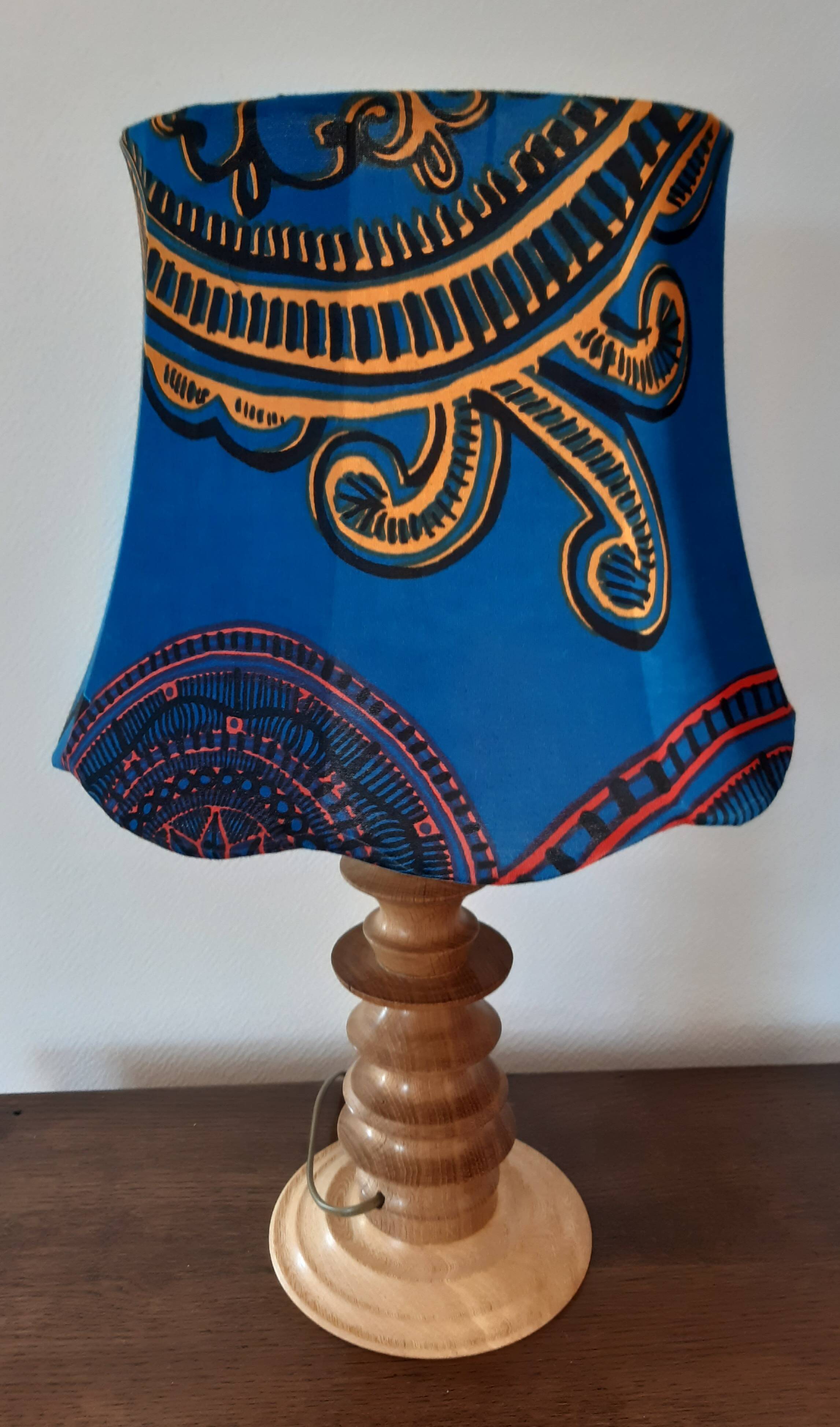 Lampe pied en bois tourné et abat-jour en tissu