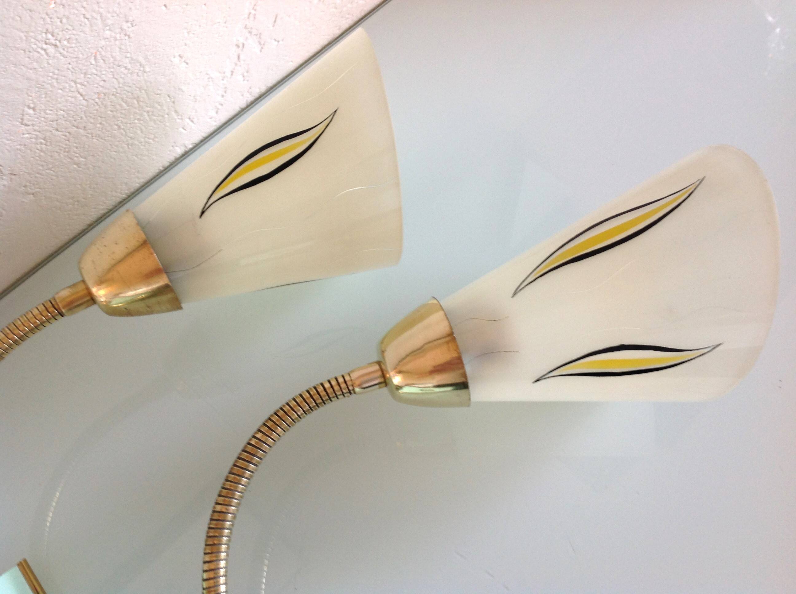 Paire d'appliques  en laiton et verre cornet / vintage années 50-60
