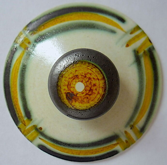 Quimper's "vintage" earthenware teapot, Keraluc workshop