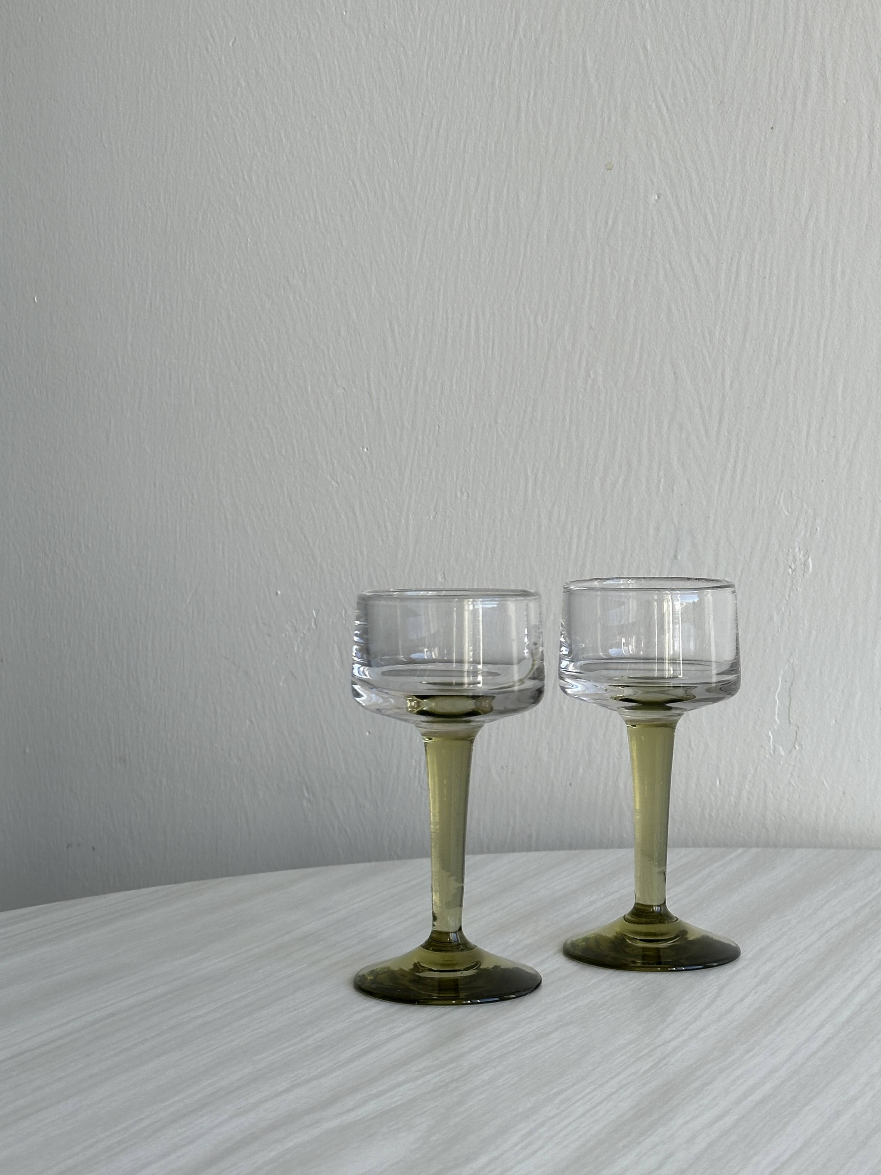 2 liqueur glasses