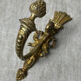 Patère en bronze, décor noeud