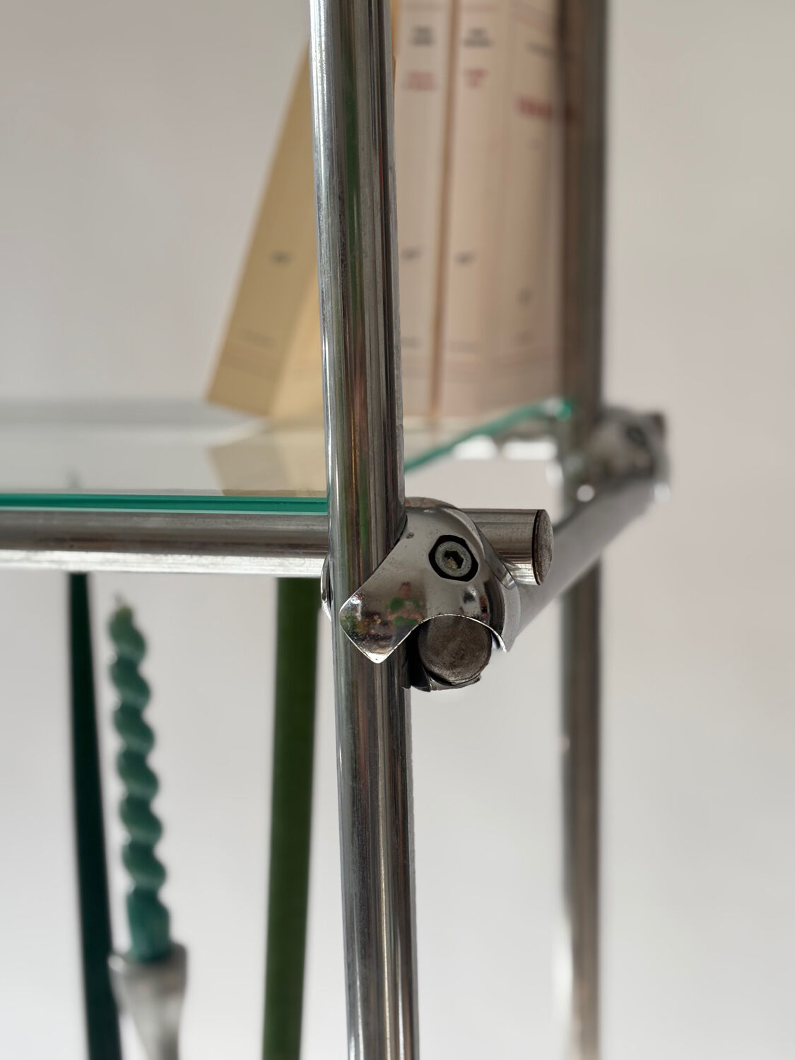 Minimalist bookshelf, Italian design 1970.