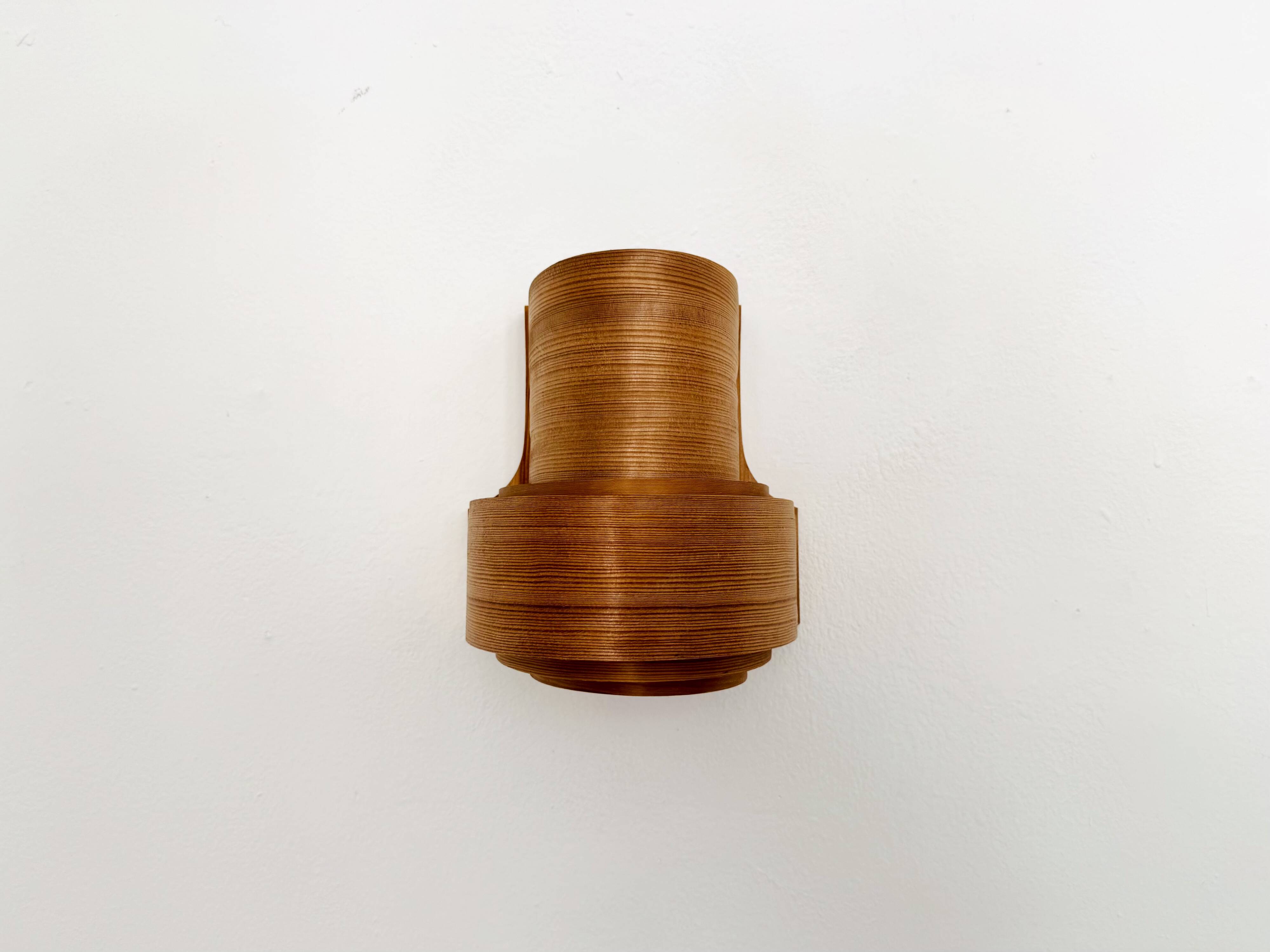 Ensemble de 2 lampes murales en bois par Hans Agne Jakobsson