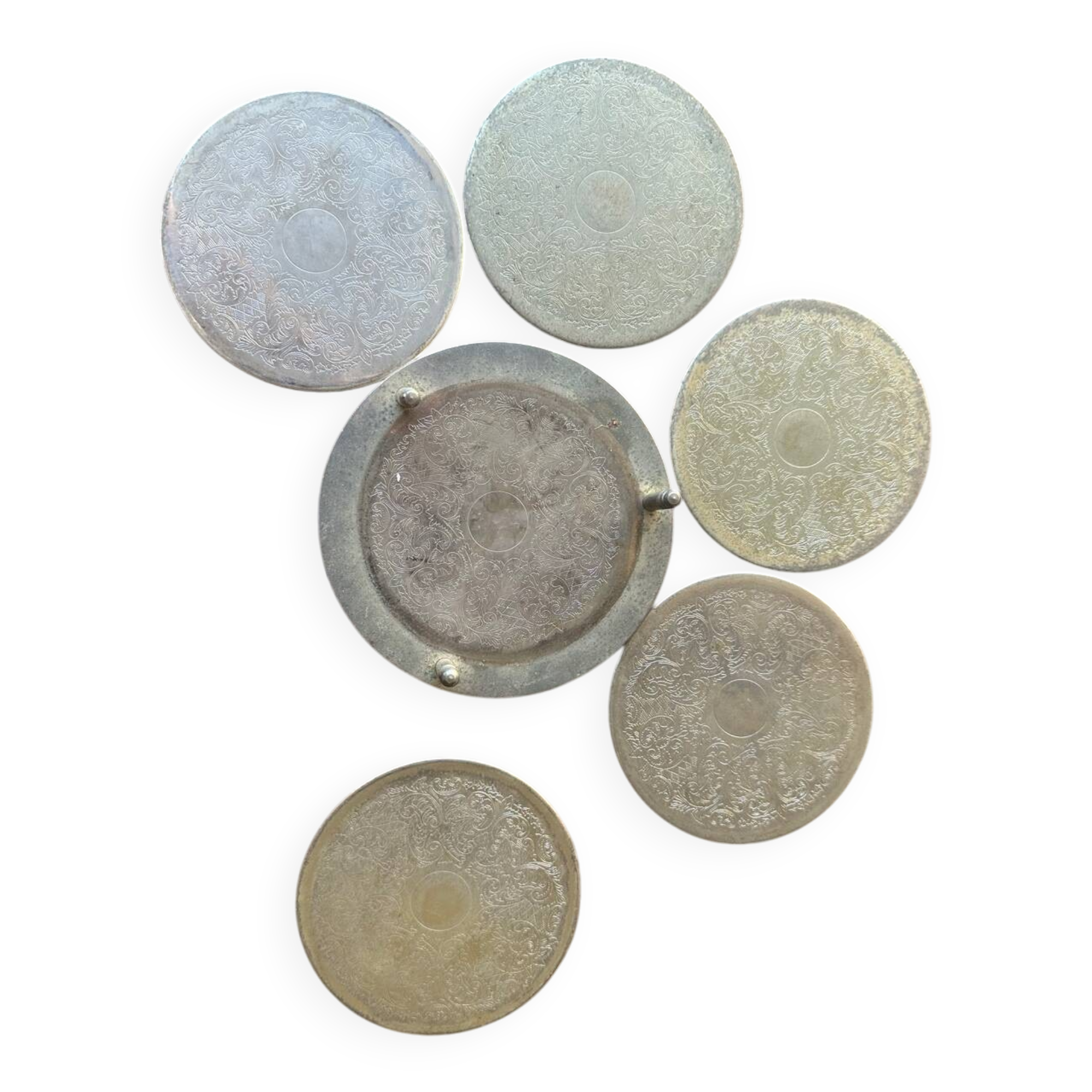 Lot de 5 sous verres en métal gravé