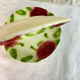 Dabbling plates decorated with roses