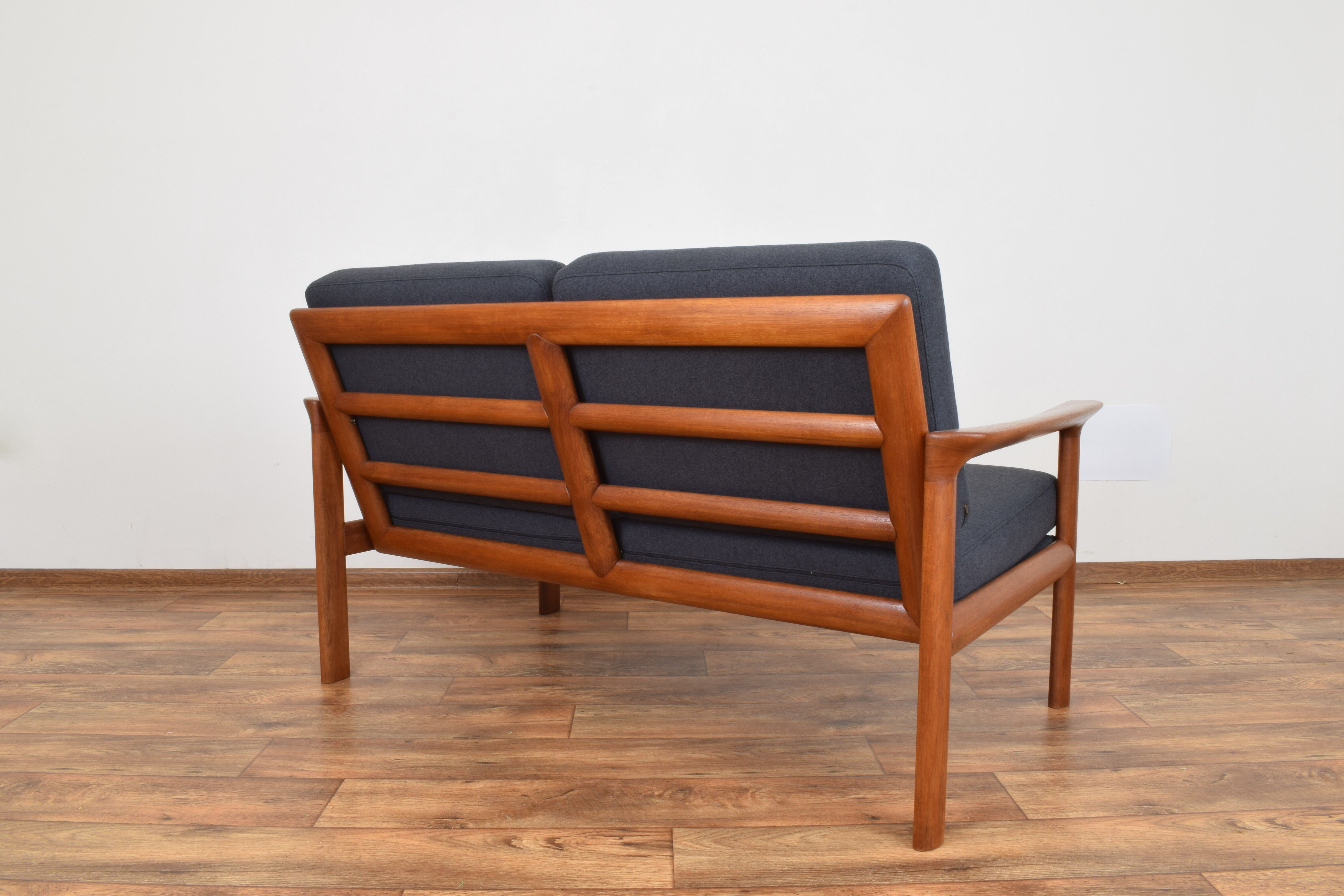 Mid-century danish sofa by Sven Ellekaer for Komfort, 1960