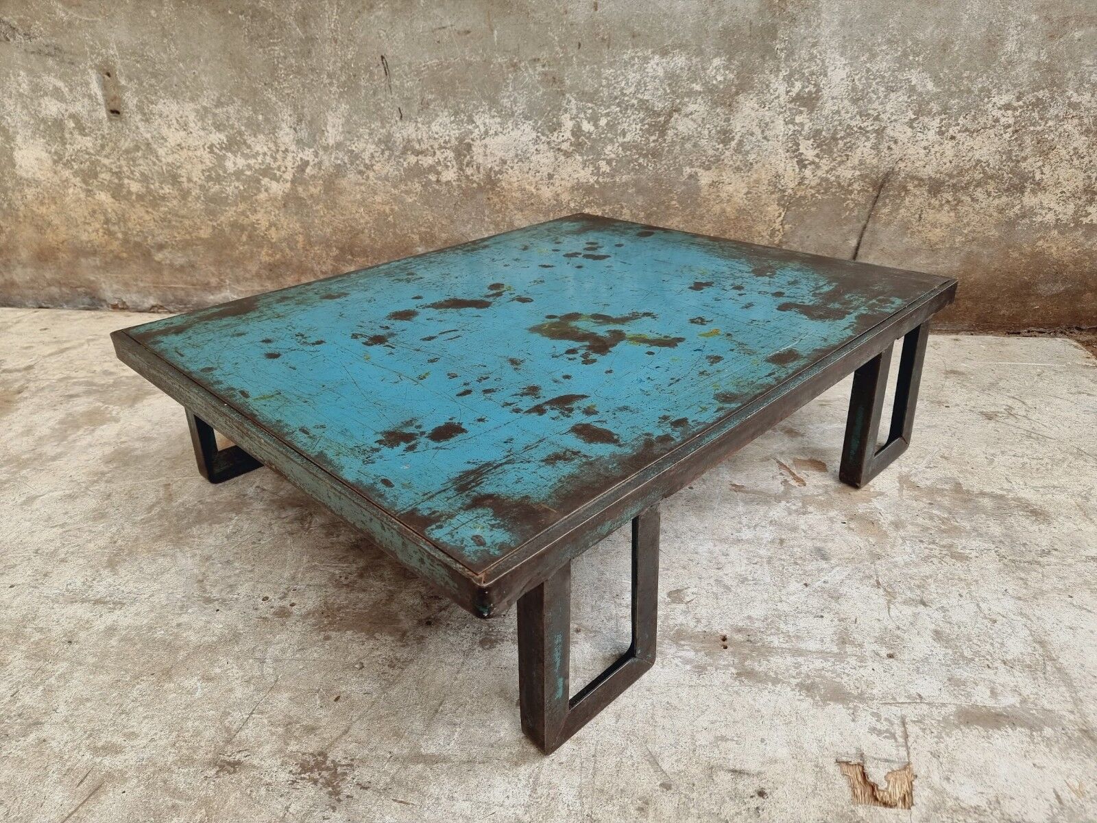 Table basse industrielle acier azur 90 x 110 cm
