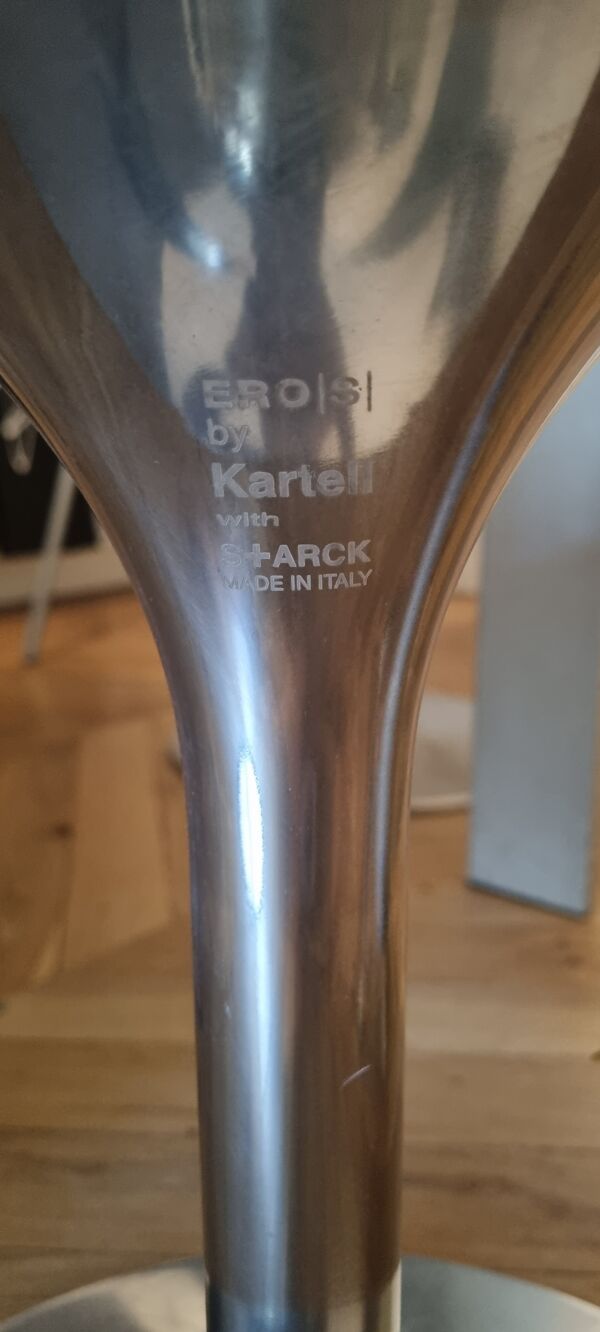 chaise modèle Éros de philippe starck édition Kartell