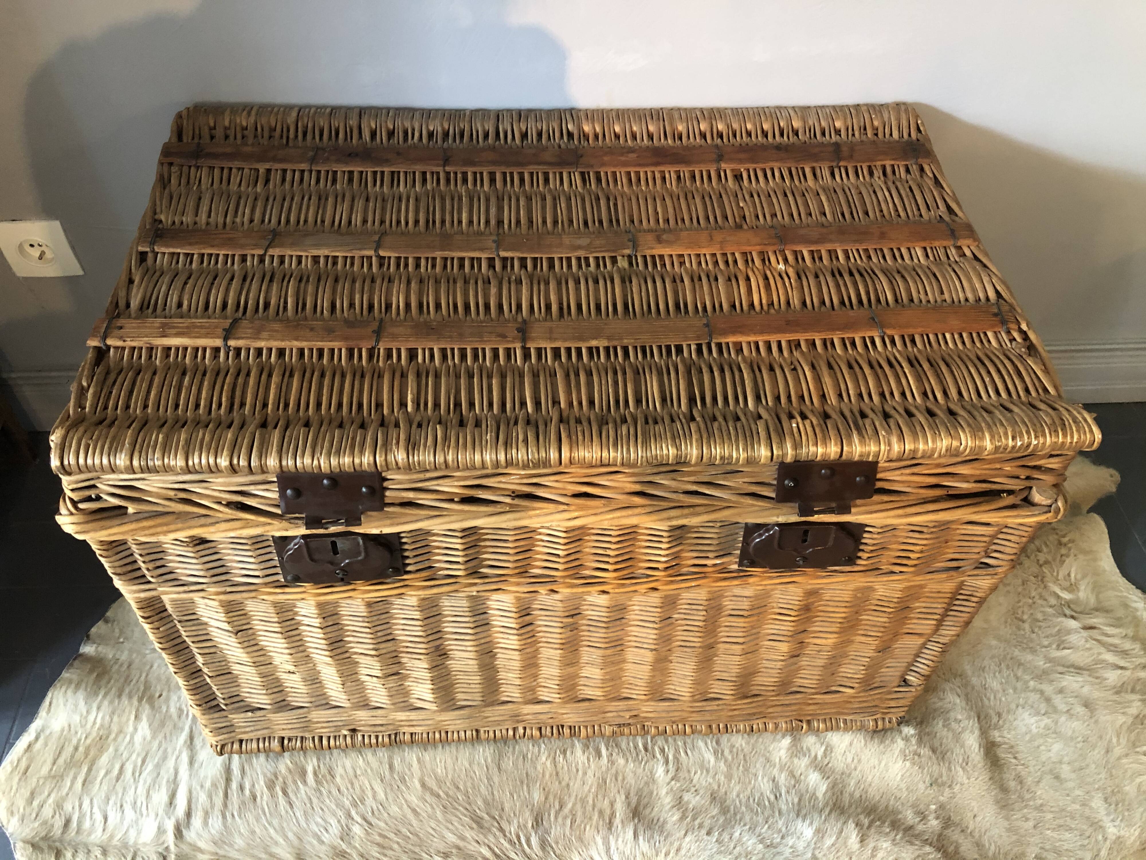 Old malle in rattan and wicker