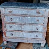 Distressed chest of drawers