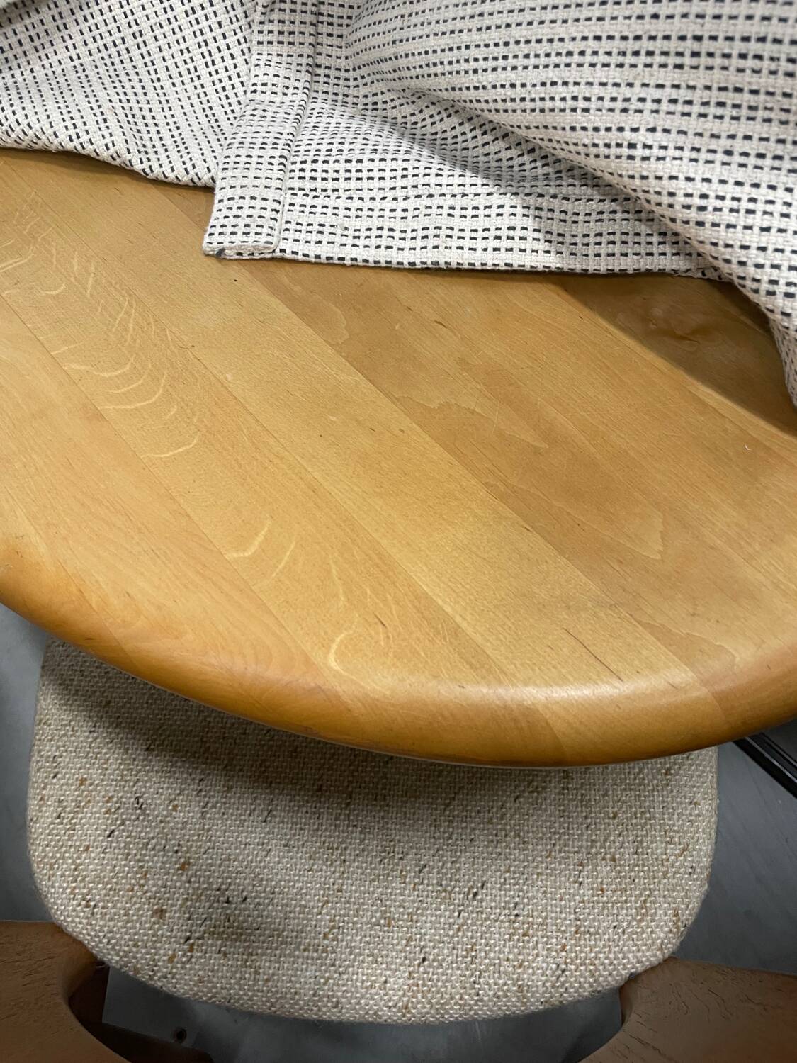 Table à manger ovale extensible vintage danoise en bois massif