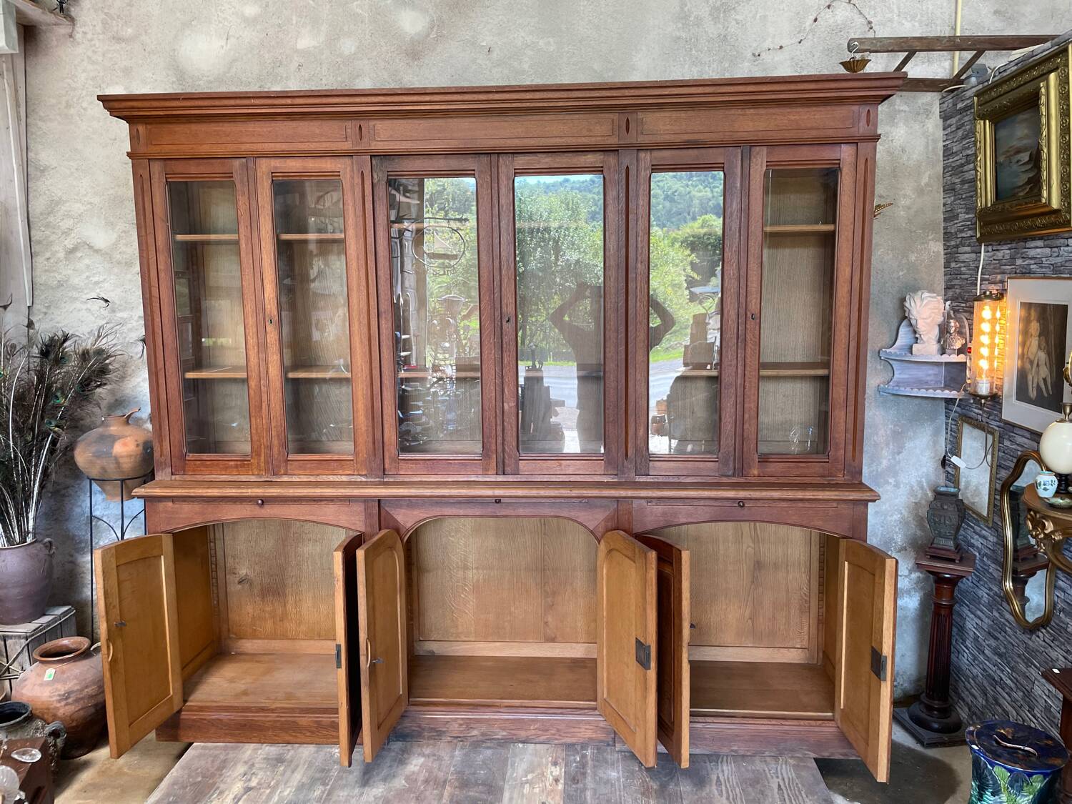 Large two-body showcase library