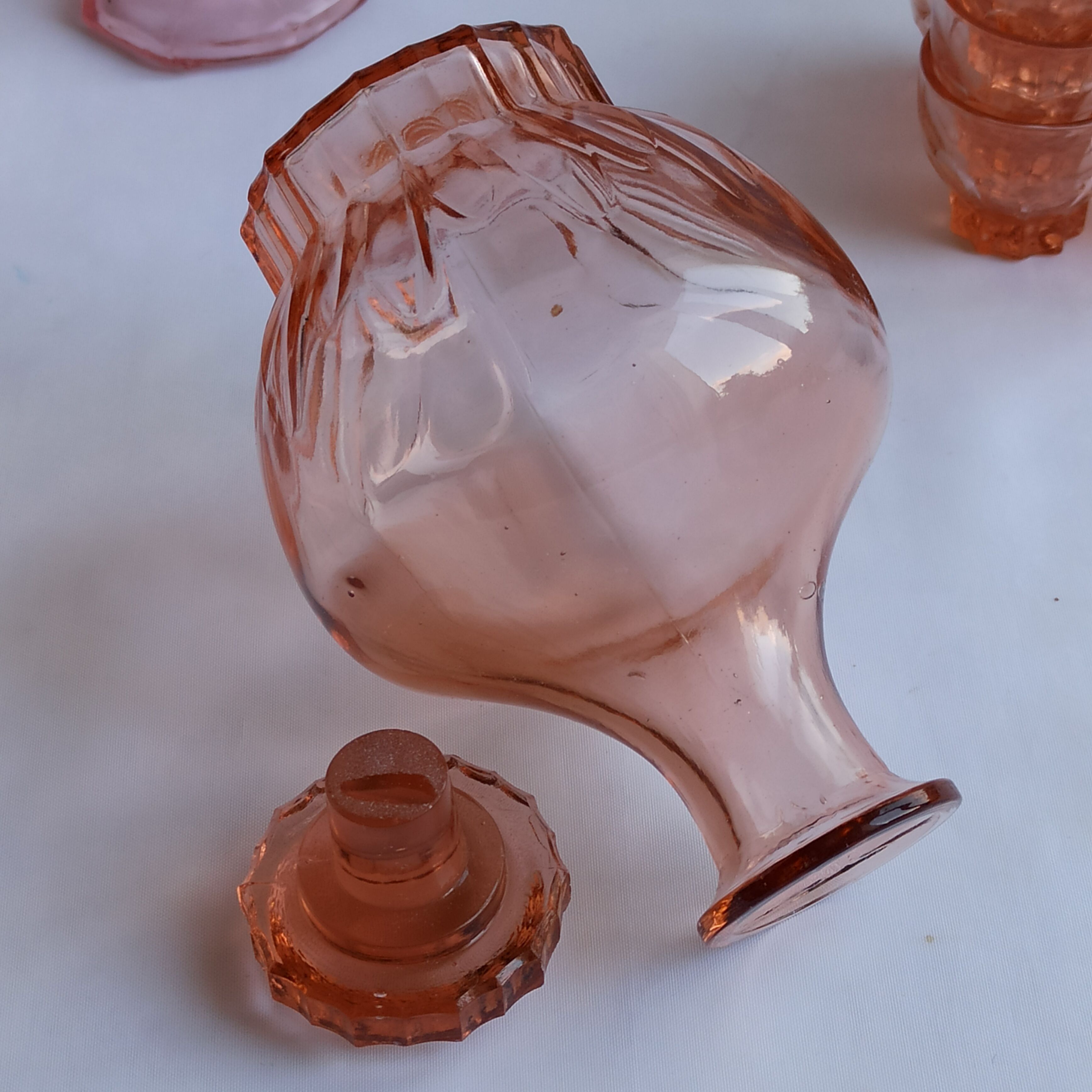 Carafe verre rose style art déco 14 cm