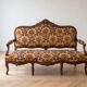 Two-seater banquette canapé in Louis XV style, made of wood and fabric.