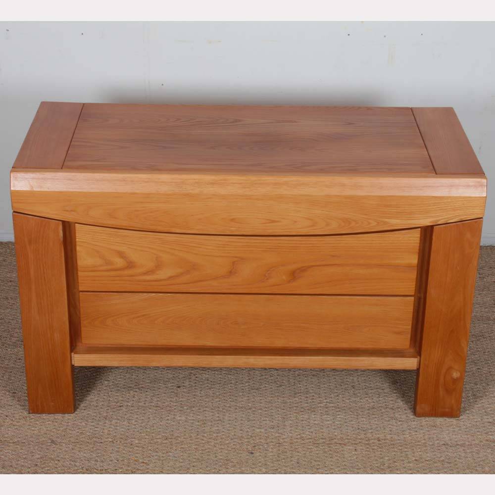 Vintage chest of drawers in solid elm from the 1980s.