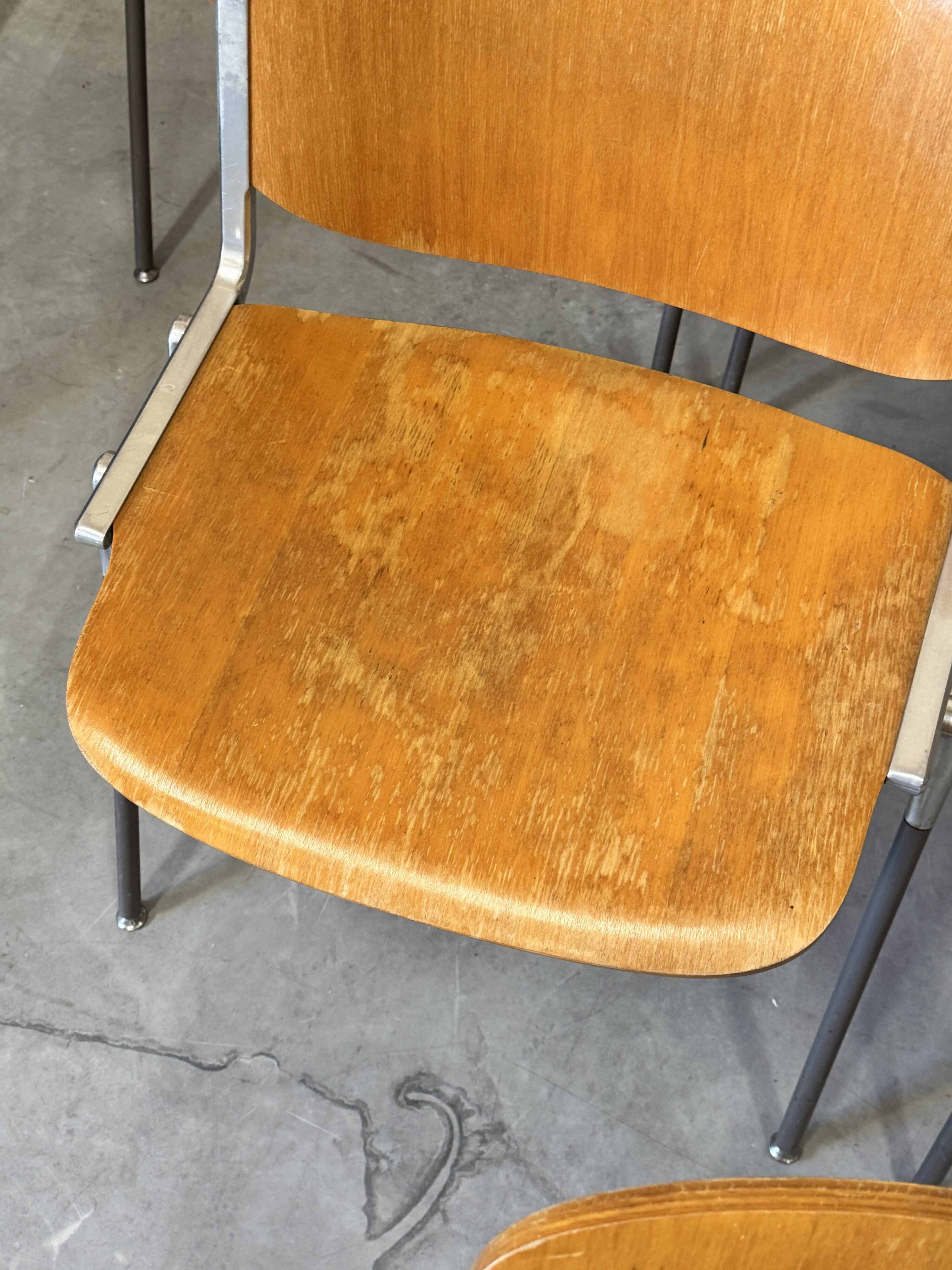 Set of 6 vintage Giancarlo Piretti chairs, model DSC 106