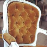 2 fauteuils cabriolet Louis XV jaune moutarde