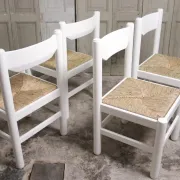Set of 4 white rush dining chairs – Magistretti / Perriand style, 1970s