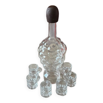 Bouteille en verre forme grappe en relief & 6 petits verres neuf