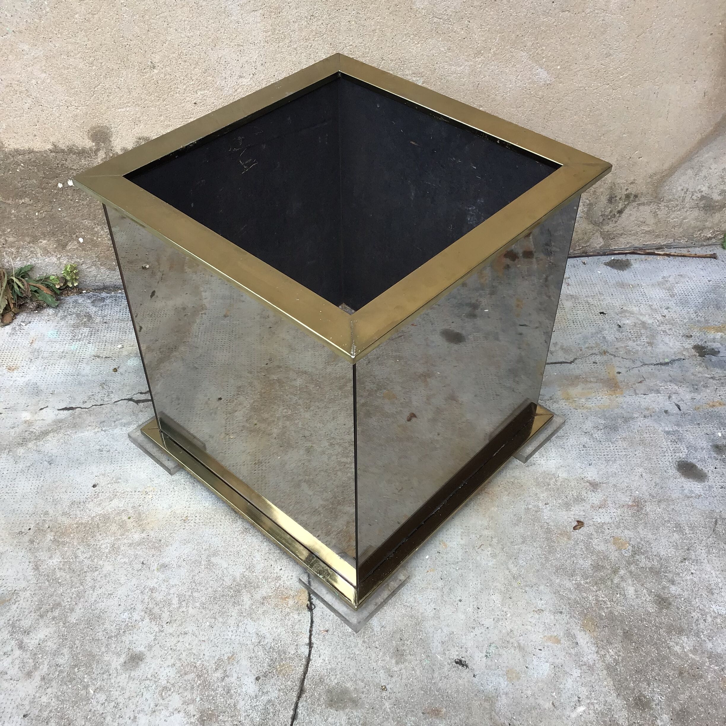 Cache pot mirror 70 years