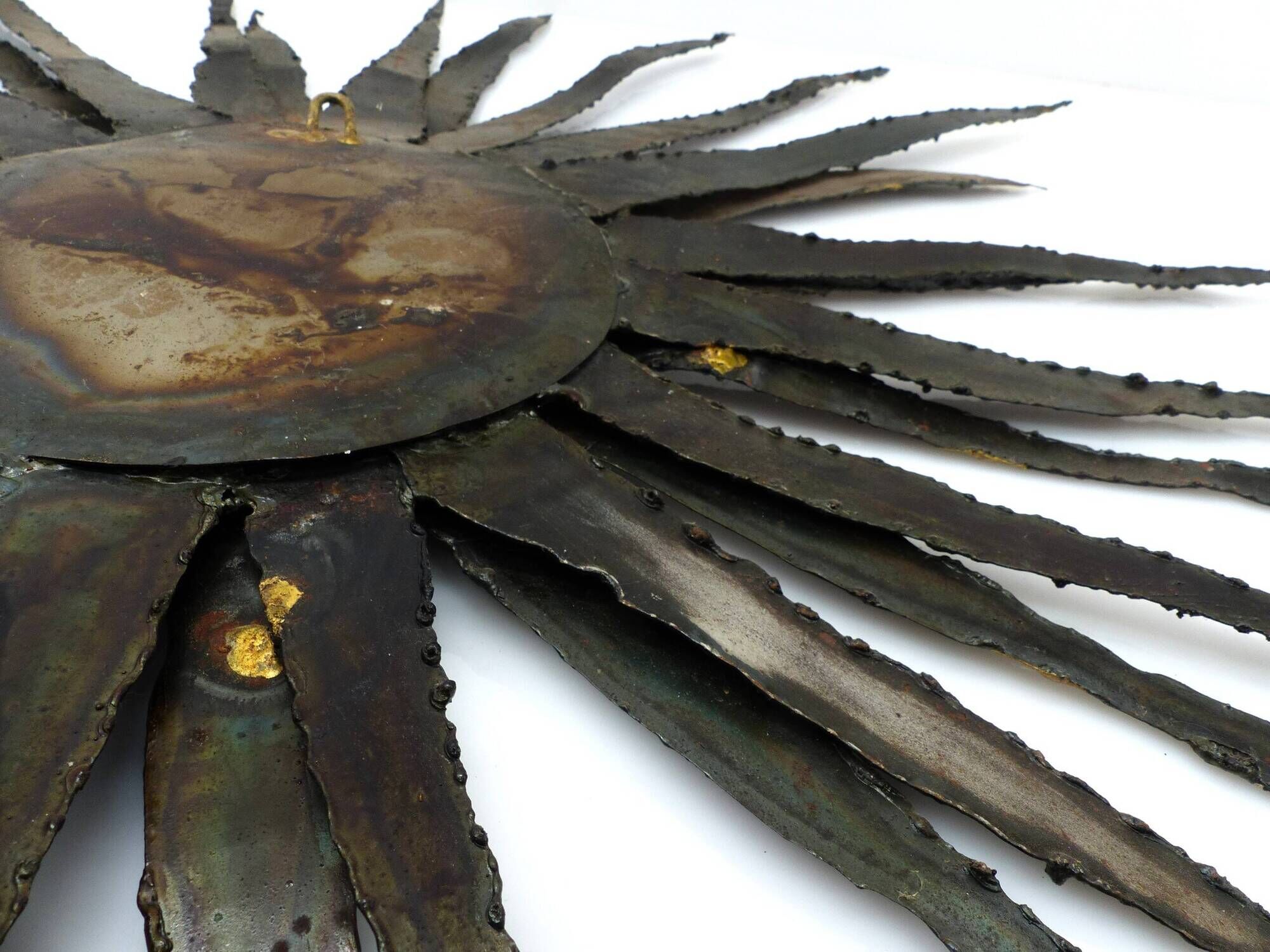 Large brutalist sun mirror in patinated metal with gold accents, 1970.